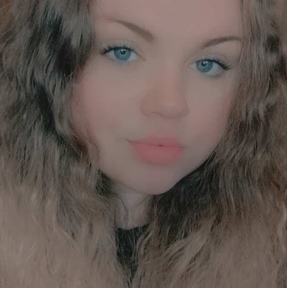 Meet your Posher, Kaitlyn - Picture 10 of 10